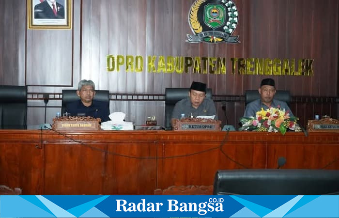 Sekda Trenggalek Edy Soepriyanto sampaikan jawaban eksekutif dalam Sidang Paripurna DPRD, Rabu 21 Mei 2025 (IST)
