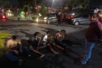 Polisi mengamankan pelajar yang membawa senjata tajam saat konvoi motor di Semarang dini hari.(Dok Istimewa)