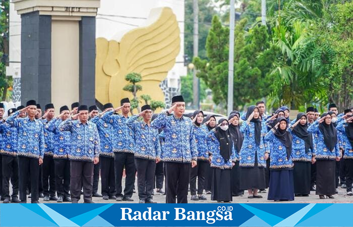 
Upacara peringatan Harkitnas ke-117 di halaman Pemkab Lamongan (ist)