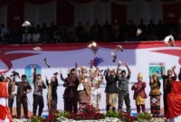 Walikota Batu dan Wakil Walikota beserta Forkopimda melepas brung darah,menandakan Hardiknas 2025 harus semakin tinggi kwalitasnya. (ist)