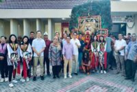 Warga mengikuti sosialisasi kebijakan publik dengan pertunjukan Reog di Kelurahan Muktiharjo Kidul Semarang (IST)