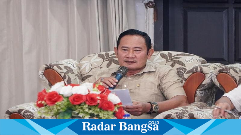 Bupati Yuhronur Efendi dan Wabup Dirham Akbar memaparkan capaian 100 hari kerja di Pendopo Lamongan, Sabtu (7/6/2025). | Dok.Ho/RadarBangsa