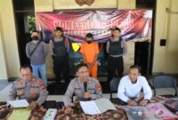 Kapolsek Panggang AKP Gatot Sukoco dan Kasi Humas Polres Gunungkidul AKP Suranto saat konferensi pers pengungkapan kasus pencabulan anak di Mapolres Gunungkidul, Kamis (26/6/2025) |Dok Foto Ho/RadarBangsa.co.id