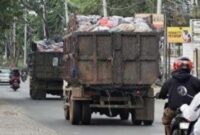 Truk mengangkut sampah menuju TPA Darupono Kalsel: (RadarBangsa.co.id).