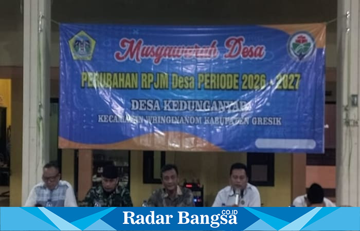 Pemerintah Desa Kedunganyar, Wringinanom, Gresik, menggelar Musyawarah Desa (18/6/2025) guna menyesuaikan RPJMDes dengan ketentuan baru terkait perpanjangan masa jabatan kepala desa dari 6 menjadi 8 tahun. |Dok Foto Agus/ RadarBangsa