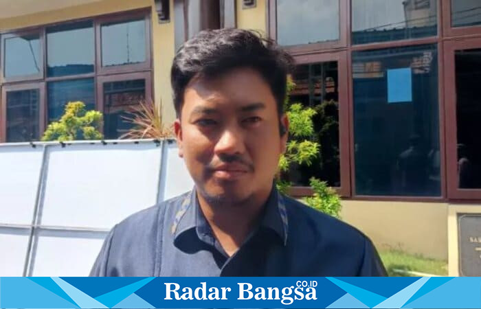 Kasatreskrim Polres Lamongan, AKP Rizky Akbar Kurniadi, menjelaskan perkembangan kasus penganiayaan sadis yang menggegerkan warga. | Dok Foto Ho/RadarBangsa