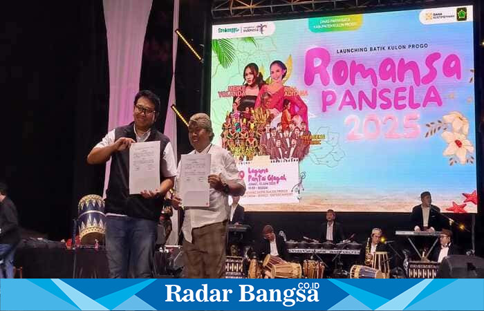 Kepala Dinas Pariwisata Kulon Progo saat penandatanganan kerja sama, Jumat malam (13/6/2025).| Dok Foto Ho/Paiman/Radarbangsa