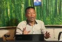  Ketua Umum LSM HJM, Sukadi, menyampaikan klarifikasi terkait dugaan pemerasan dalam konferensi pers di Lamongan. (Dok Foto scrennshot video konferensi pers)