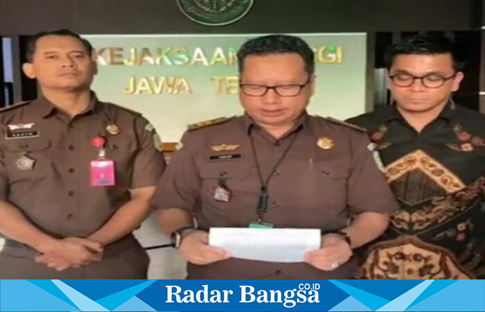 Kasi Penerangan Hukum Kejati Jateng, Arfan Triono, memberikan keterangan pers terkait penahanan tersangka DS dalam kasus dugaan korupsi sewa Plaza Klaten tahun 2019–2023. | Dok Foto Ho/ RadarBangsa
