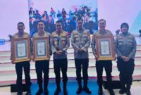 Kapolresta Mataram AKBP Hendro Purwoko menerima langsung Penghargaan Pelayanan Publik Tahun 2025 dari MenPAN-RB dalam Musrenbang Polri di Jakarta, Kamis, 19 Juni 2025.| Dok Foto Ho/ RadarBangsa