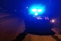 Tampak terlihat Mobil patroli Polsek Tikung dengan lampu Blue Light menyala saat memantau situasi Kamtibmas di jalur rawan wilayah hukum Polsek Tikung, Sabtu (14/6/2025) dini hari. | Dok Foto Ho/RadarBangsa 