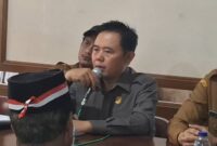 DPRD Kendal Muhammad Arif Abidin dalam mediasi Menyatakan siap mengawal persoalan tambang galian C Desa Tunggulsari Brangsong Kendal.(RadarBangsa.co.id).