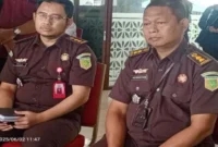 Kasi Penerangan Hukum Kejati DIY, Paiman, saat menerima rombongan massa ARPI di lobi kantor Kejati DIY, Senin (2/6/2025). Foto: Dok. Paiman/RadarBangsa