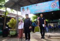 Wali Kota Probolinggo dr. H. Aminuddin bersama Wakil Wali Kota Ina Dwi Lestari saat mengikuti aksi Gerakan Pasar Bersih dan Sehat (Gerpas Berseh) di Pasar Randu Pangger, Kamis (19/6/2025).| Dok Foto Ho/ RadarBangsa