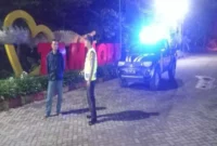 Petugas Polsek Tikung berdialog dengan petugas keamanan (security) di Perumahan Graha Indah Tikung saat patroli malam untuk menjaga Harkamtibmas.Selasa (3/6)|Dok. HO/RadarBangsa