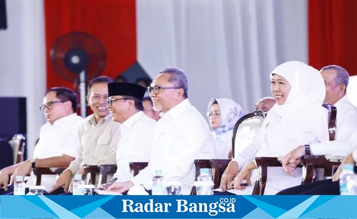 Gubernur Khofifah Indar Parawansa memantau progres pembentukan Koperasi Merah Putih di Jawa Timur, yang telah mencatat capaian pengesahan tertinggi nasional per Juni 2025.| Dok Adpim/HO RadarBangsa