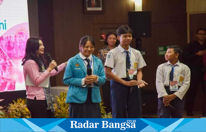 Ibu Selvi Gibran Rakabuming saat berdialog hangat dengan para pelajar dalam kampanye pencegahan pernikahan dini di RSUD Provinsi NTB, Rabu (11/6/2025) | Dok Ho/RadarBangsa