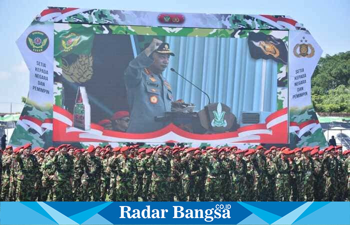 Kapolri Jenderal Polisi Listyo Sigit Prabowo memimpin Apel Akbar Komando Kesiapsiagaan Angkatan Muda Muhammadiyah (Kokam) Pemuda Muhammadiyah di Lapangan Tridadi, Sleman, Minggu (20/7/2025). Apel diikuti oleh sekitar 23.500 kader Kokam dari berbagai wilayah Indonesia. Foto: dok.Humas/RadarBangsa.co.id