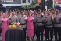 Kapolres Lamongan AKBP Agus Dwi Suryanto, S.I.K., M.H. memimpin upacara kenaikan pangkat 66 personel Polres Lamongan di Lapangan Apel Mapolres, Selasa (1/7/2025). | Dok foto Ho/RadarBangsa