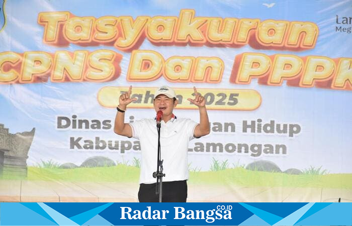Bupati Lamongan Yuhronur Efendi saat memberikan sambutan dalam tasyakuran ASN DLH Lamongan. | Foto Dok Prokopim Kabupaten Lamongan 