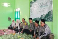 Bhabinkamtibmas Desa Jotosanur, Aipda Abdul Kadir Jailani, S.H., memberikan penyuluhan tentang pentingnya menciptakan lingkungan belajar yang aman dan bebas bullying kepada siswa MI Darul Ulum Jotosanur dalam kegiatan MATSAMA Tahun Pelajaran 2025/2026. (Foto: Humas Polsek Tikung)
