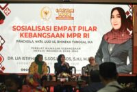 Anggota DPD RI asal Jawa Timur, Dr. Lia Istifhama, saat memberikan materi dalam Sosialisasi Empat Pilar Kebangsaan MPR RI di Pendopo Pemkab Mojokerto, Selasa (29/7/2025). (Foto Dok Ho/RadarBangsa)