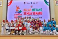 Peserta senam tera kategori perorangan menunjukkan gerakan pernapasan lanjutan dalam pertandingan FORNAS VIII 2025 di Aula UIN Mataram, Selasa (29/7/2025) (FOTO Dok Ho/RadarBangsa)