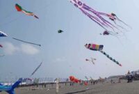 Ratusan layang-layang menghiasi langit Pantai Parangkusumo saat Jogja International Kite Festival 2025 berlangsung.
Foto: Dok. radarbangsa.co.id
