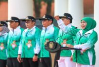 Gubernur Jawa Timur Khofifah Indar Parawansa saat melepas kontingen Jatim untuk FORNAS VIII di Gedung Negara Grahadi, Surabaya, Minggu (20/7). | Foto Dok Ho /RadarBangsa