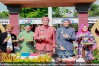 Bupati Klaten Hamenang Wajar Ismoyo memimpin upacara peringatan Hari Jadi Kabupaten Klaten ke-221 di Alun-alun Klaten, Senin (28/7/2025). (Foto Dok Ho/RadarBangsa)