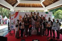 Kontingen Jawa Barat berfoto bersama usai meraih dua medali emas dalam kategori Senam Nusantara Putra dan Senam Segar Putra di ajang Festival Olahraga Rekreasi Masyarakat Nasional (FORNAS) VIII Nusa Tenggara Barat 2025, Selasa (29/7) (Foto Dok Ho/RadarBangsa)
