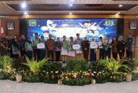 Jajaran Kejati DIY berfoto bersama peserta Lomba Cerdas Cermat tingkat SMP/MTs se-Kota Yogyakarta dalam rangka Kampanye Anti Korupsi 2025. (Foto: dok./Radarbangsa.co.id)