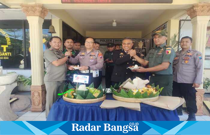 Momen khidmat syukuran HUT Bhayangkara ke-79 di Polsek Menganti, diwarnai doa bersama dan komitmen untuk terus melayani masyarakat dengan profesional dan humanis | Dok foto Ho/RadarBangsa