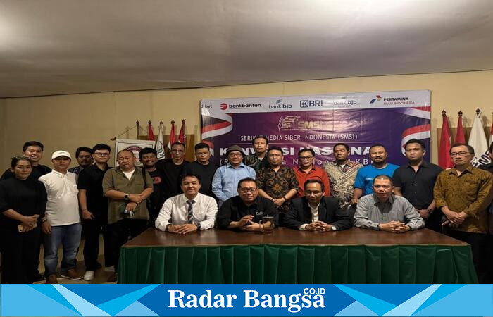 Sejumlah tokoh nasional dan pengurus Serikat Media Siber Indonesia (SMSI) dari berbagai provinsi menghadiri Konvensi Nasional SMSI bertema “Sinergi dalam Membangun dan Menegakkan Supremasi Hukum Menuju Indonesia Emas 2045” di The Jayakarta Hotel, Jakarta, Jumat (25/7/2025). | Foto Dok SMSI/Ho RadarBangsa 