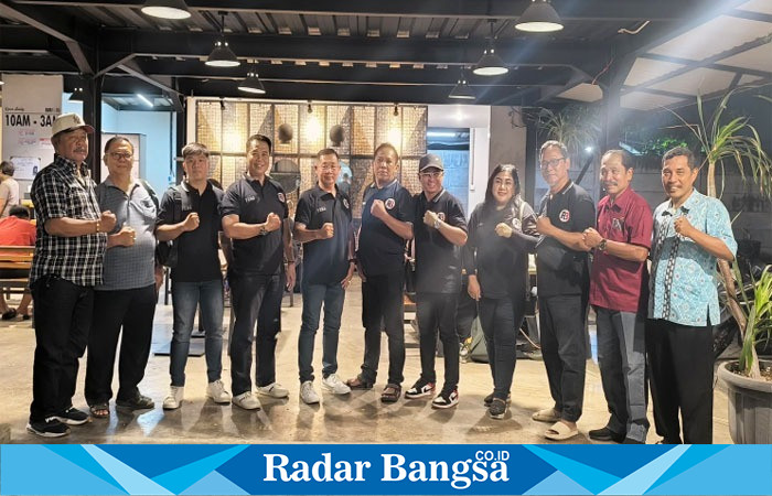 Suasana prosesi pelantikan Pengurus Radar Bangsa Jateng-DIY yang berlangsung di Burjobs Café, Jalan Gajah, Kota Semarang.  (Dok RB Jateng)
