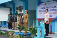Bupati Gunungkidul Endah Subekti Kuntaringsih memberikan pengarahan kepada siswa baru saat pembukaan MPLS di SMK Kesehatan Wonosari, Senin (14/7/2025). Foto Dok Ho/RadarBangsa