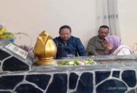 Kades Sidomulyo Drs. Suharto, M.M., bersama perangkat desa Sugianto dan Mbah Mariani saat doa bersama di makam Mbah Nimas Dungpuro dan Mbah Haji Rojali, kawasan Rest Area TKD Sidomulyo. | Foto Dok Ho/RadarBangsa
