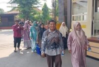 Puluhan warga dari Lamongan, Gresik, dan Surabaya memadati Mapolres Lamongan, Kamis (24/7/2025), | Foto Dok Ho/RadarBangsa