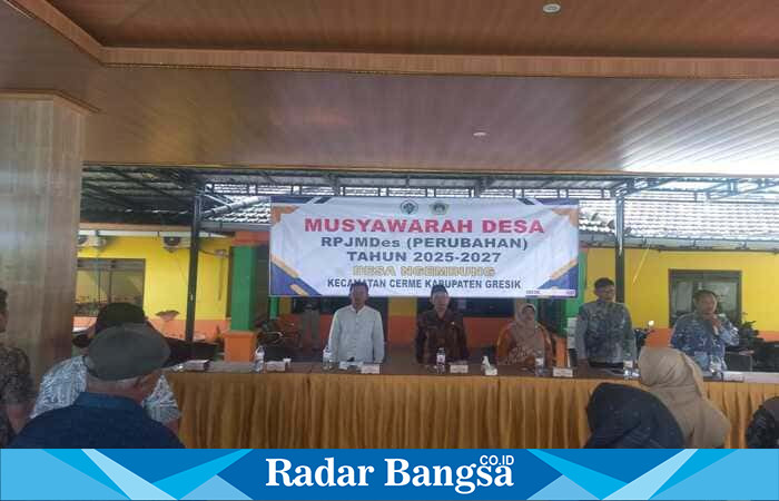 Pemerintah Desa Ngembung, Kecamatan Cerme, Kabupaten Gresik, melaksanakan Musyawarah Desa (Musdes) untuk membahas perubahan RPJMDes tahun 2025–2027, sebagai tindak lanjut dari perpanjangan masa jabatan kepala desa sesuai UU Nomor 3 Tahun 2024, Kamis (3/7/2025). | Dok Foto Ho/RadarBangsa
