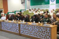 Wali Kota Probolinggo dr. H. Aminuddin bersama jajaran mengikuti peluncuran logo dan tema HUT ke-80 RI secara virtual dari Command Center Kantor Wali Kota, Rabu (23/7). (Foto Dok Ho/RadarBangsa)