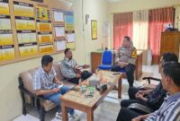 Kapolsek Tikung AKP Anang Purwo Widodo, S.H memimpin koordinasi bersama Ketua PSHT Ranting Tikung dan Ketua Komisariat  PSHT Ex-SMAKEM di Mapolsek Tikung, Senin (7/7/2025). | Dok Foto Ho/ RadarBangsa
