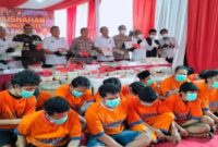 Ribuan ditangkap, ratusan kilo narkoba disita.
Polda Jatim perketat perang melawan narkotika. | Dok Foto Ho/RadarBangsa