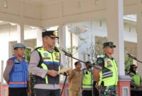 Kapolres Lamongan AKBP Agus Dwi Suryanto bersama Dandim 0812 Letkol Arm Ketut Wira Purbawan memimpin apel pengamanan pengesahan warga baru PSHT di Alun-Alun Lamongan, Senin (7/7/2025). | Dok Foto Ho/RadarBangsa