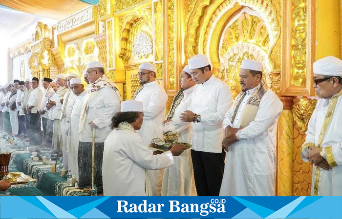 Bupati Lamongan Yuhronur Efendi menghadiri Majelis Dzikir dan Peringatan Tahun Baru Islam 1447 H di Ponpes Bustanul Thullab, Sukodadi, Selasa (22/7/2025). (Foto: Dok. Pemkab Lamongan)