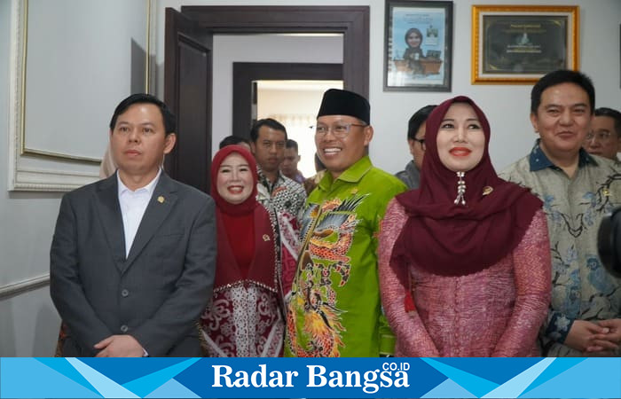 Ruang kerja baru, hasil gotong royong tanpa tidur dua hari dua malam.
Senator Lia Istifhama: “Bukan sekadar ruangan, tapi tempat menyerap aspirasi rakyat.” | (Foto Dok Pribadi)