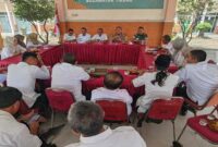 Kapolsek Tikung AKP Anang Purwo Widodo bersama Camat Tikung dan jajaran Forkopimcam saat rapat koordinasi dengan para kepala desa se-Kecamatan Tikung, membahas penertiban penggunaan sound horeg demi ketenteraman lingkungan, Rabu (16/7/2025). | Foto Dok Ho/RadarBangsa