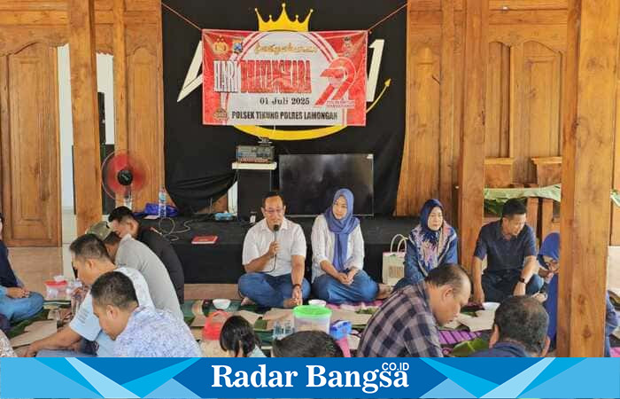 Kapolsek Tikung AKP Anang Purwo Widodo, SH bersama anggota dan Bhayangkari Ranting Tikung menggelar tasyakuran dalam rangka Hari Bhayangkara ke-79 di Mapolsek Tikung, Minggu (20/7/2025). Acara berlangsung hangat dengan nuansa kekeluargaan dan doa bersama untuk Polri yang semakin presisi dan humanis. (Foto: Humas Polsek Tikung/RadarBangsa)