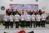 Wali Kota Probolinggo dr. Aminuddin menyerahkan remisi secara simbolis kepada warga binaan Lapas Kelas IIB Probolinggo pada peringatan HUT ke-80 RI, Sabtu (17/8/2025). (Foto Dok Ho/RadarBangsa.co.id)