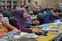Anggota DPD RI asal Jawa Timur, Lia Istifhama, saat menghadiri rapat bersama sejumlah stakeholder di Surabaya. (Foto Dok Ho/RadarBangsa.co.id)