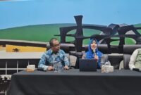 Anggota DPD RI asal Jawa Timur, Lia Istifhama (tengah), saat menjadi narasumber Workshop Analisa dan Penelaahan Produk Hukum Daerah dari Perspektif HAM, Selasa (12/8). (Foto Dok Ho/RadarBangsa.co.id)